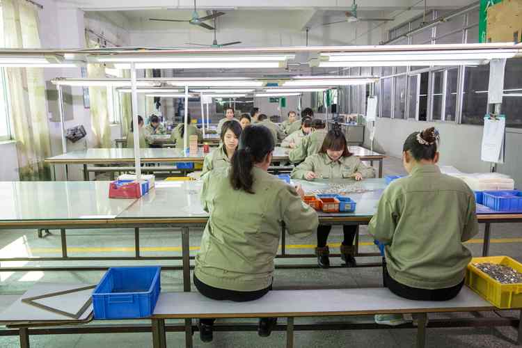 冯惠花,公司经营范围包括:销售电子产品及通信设备,